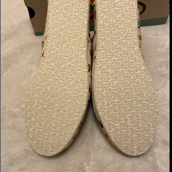 Toms Natural Beige Sushi Print Loafers - Picture 9 of 14